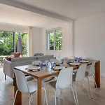 Hébergement de vacances Maison Moderne Avec Jardin Pour 8 à