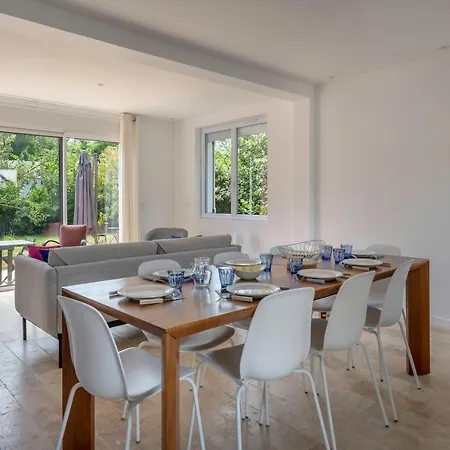 Hébergement de vacances Maison Moderne Avec Jardin Pour 8 à