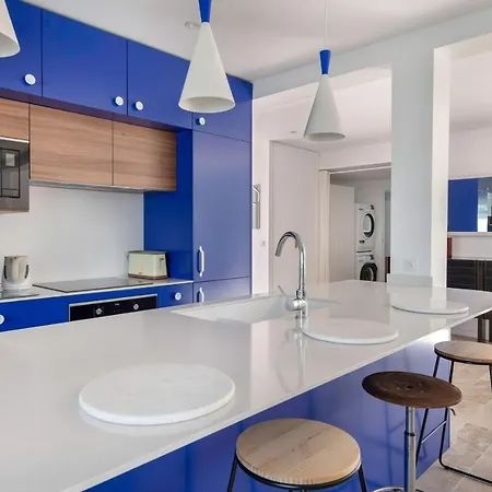 Maison Moderne Avec Jardin Pour 8 A *