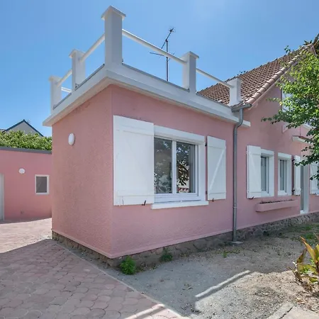 Maison Moderne Avec Jardin Pour 8 A *