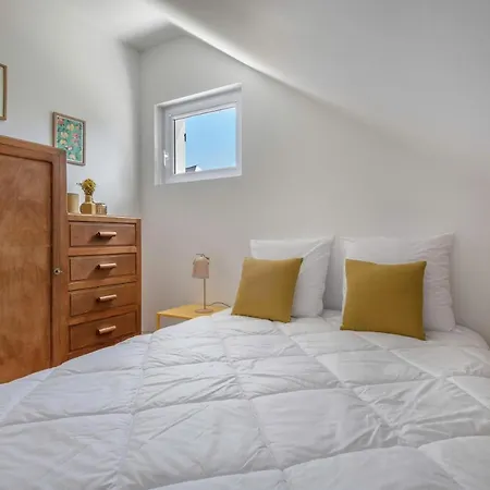 Maison Moderne Avec Jardin Pour 8 A *