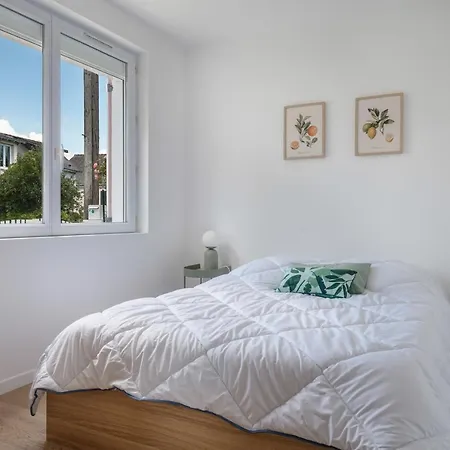 Hébergement de vacances Maison Moderne Avec Jardin Pour 8 à