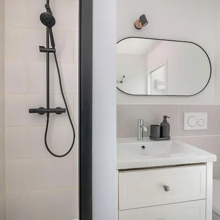 Maison Moderne Avec Jardin Pour 8 à Hébergement de vacances *