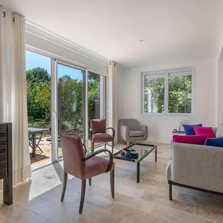 Maison Moderne Avec Jardin Pour 8 à Hébergement de vacances *