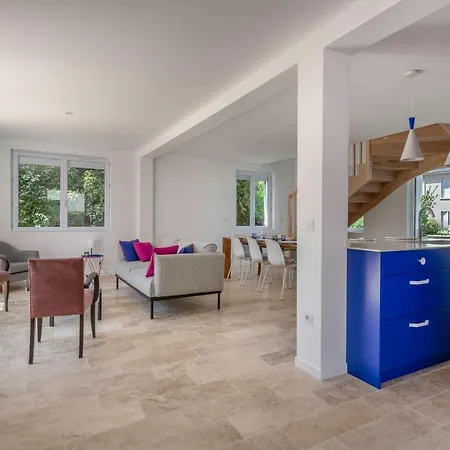 Maison Moderne Avec Jardin Pour 8 A