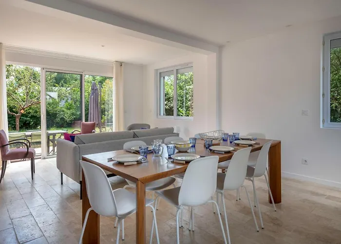 Hébergement de vacances Maison Moderne Avec Jardin Pour 8 à