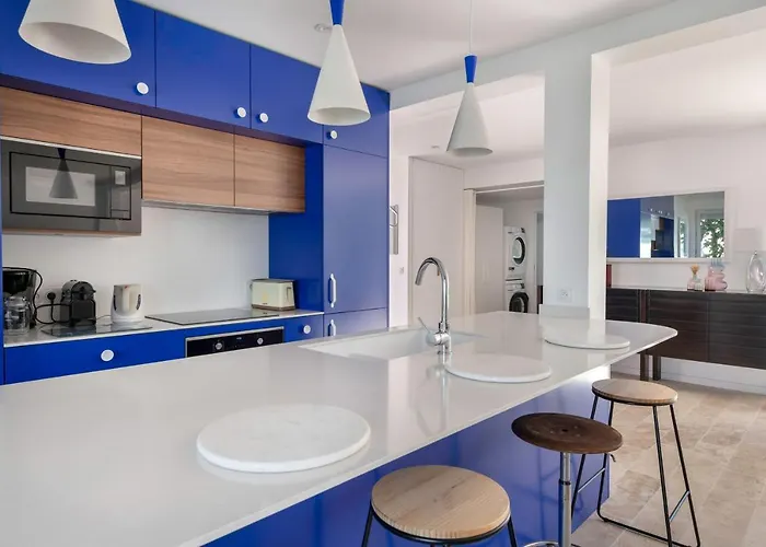 Maison Moderne Avec Jardin Pour 8 à *