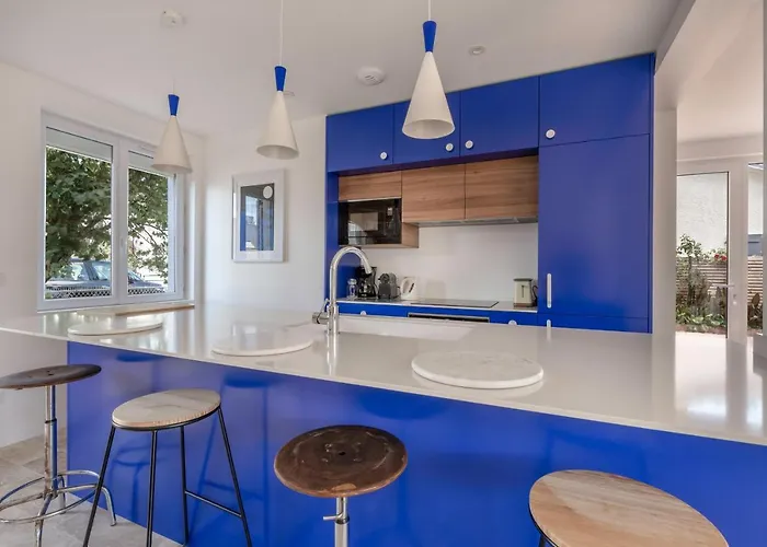 Maison Moderne Avec Jardin Pour 8 à *